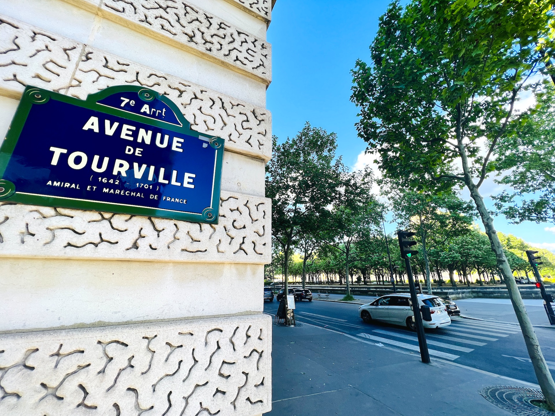 Paris 7 - Les Invalides / Tourville — Foto 2