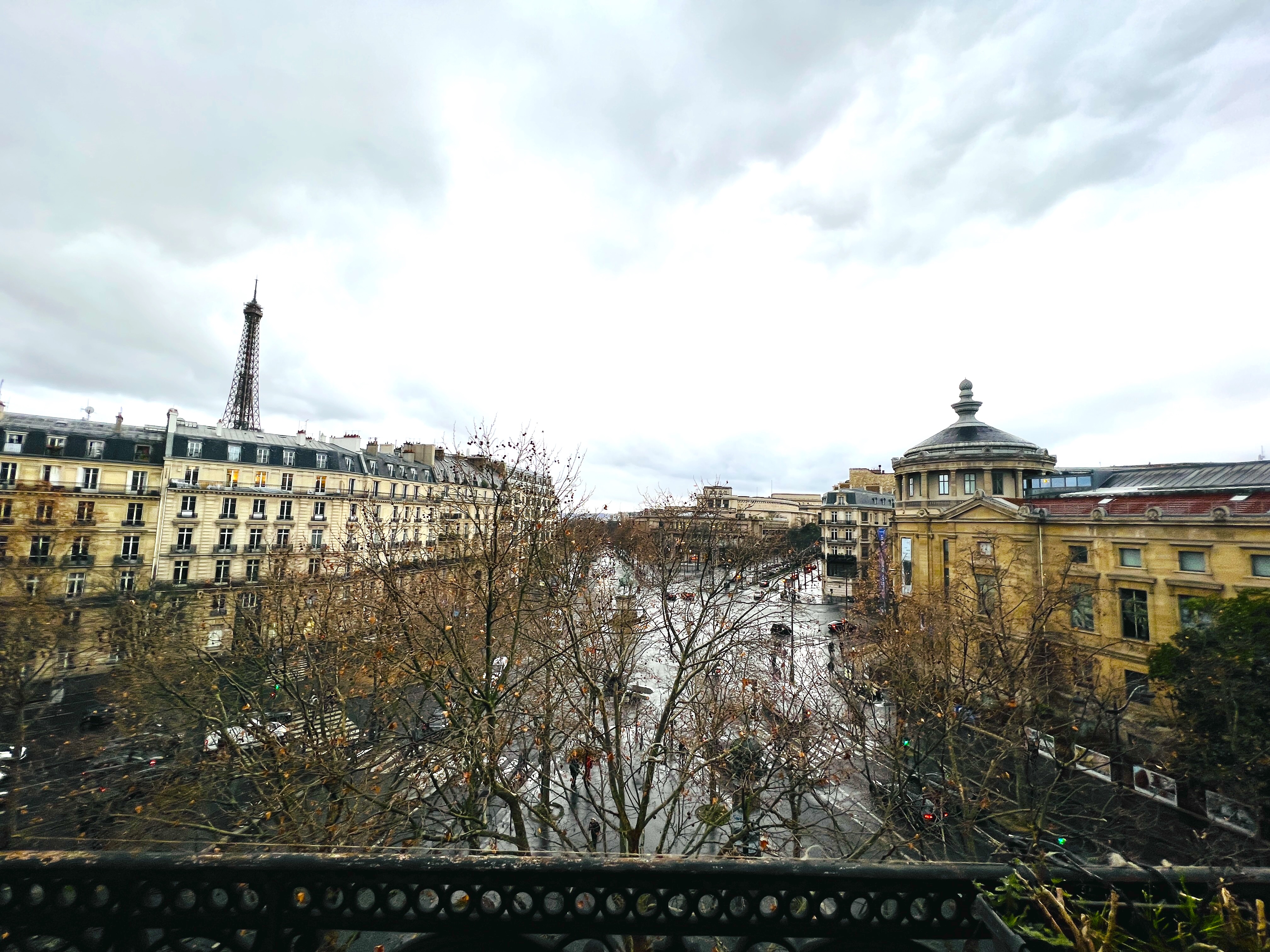 Exclusif - Paris 16 - Place d'Iena — Foto 2