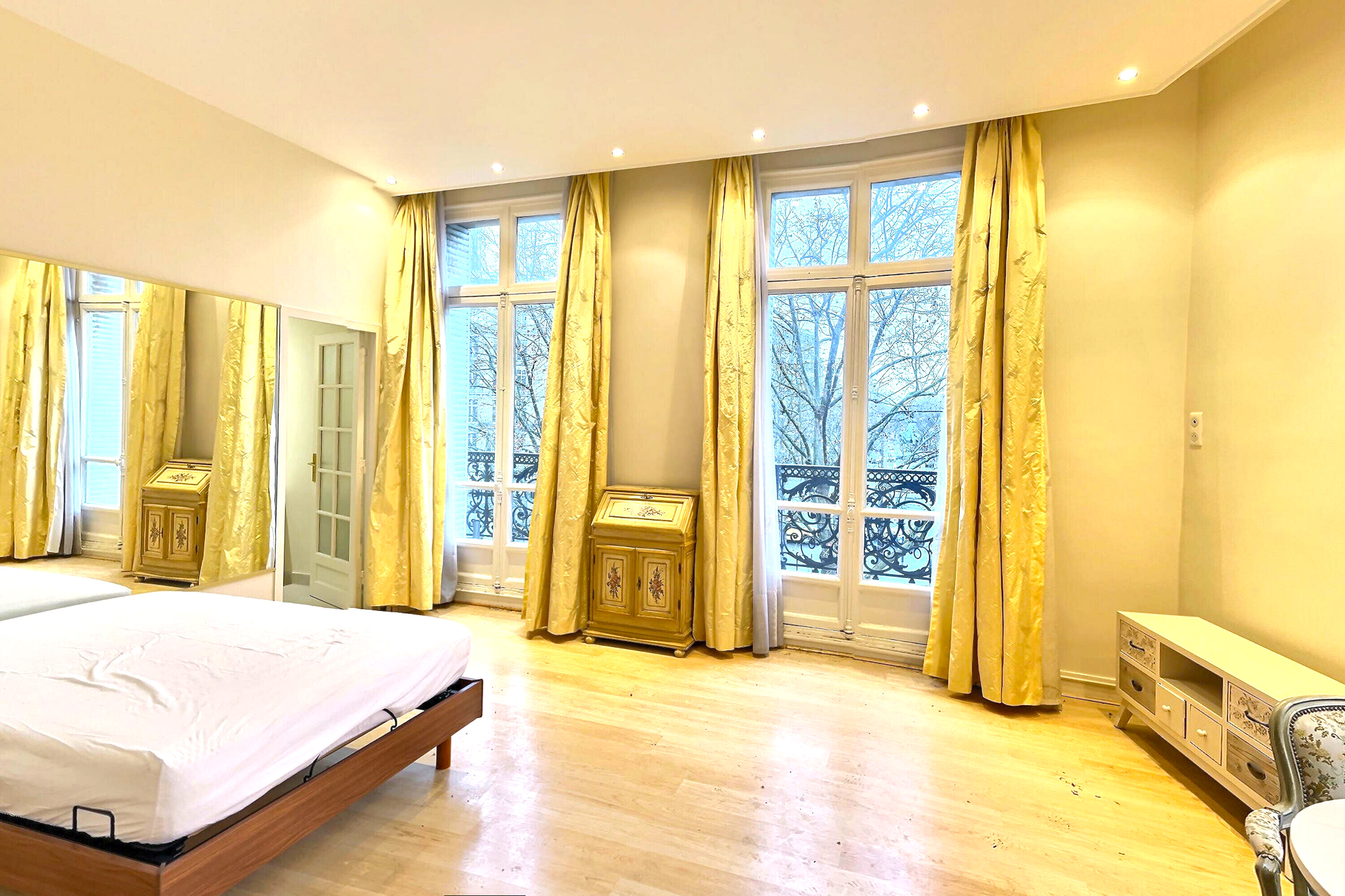 Exclusif - Paris 16 - Place d'Iena — Foto 4
