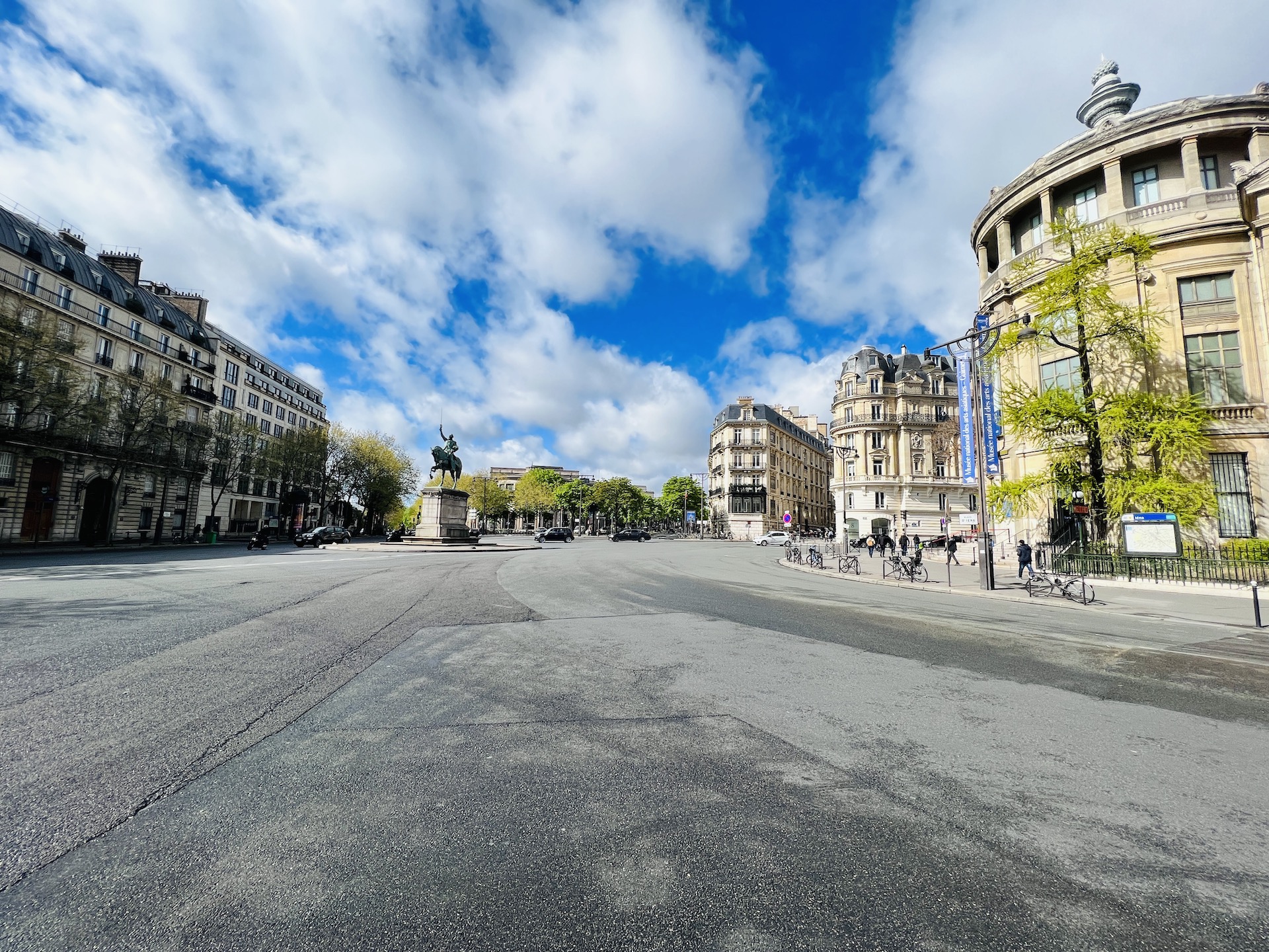 Exclusif - Paris 16 - Place d'Iena — Foto 7