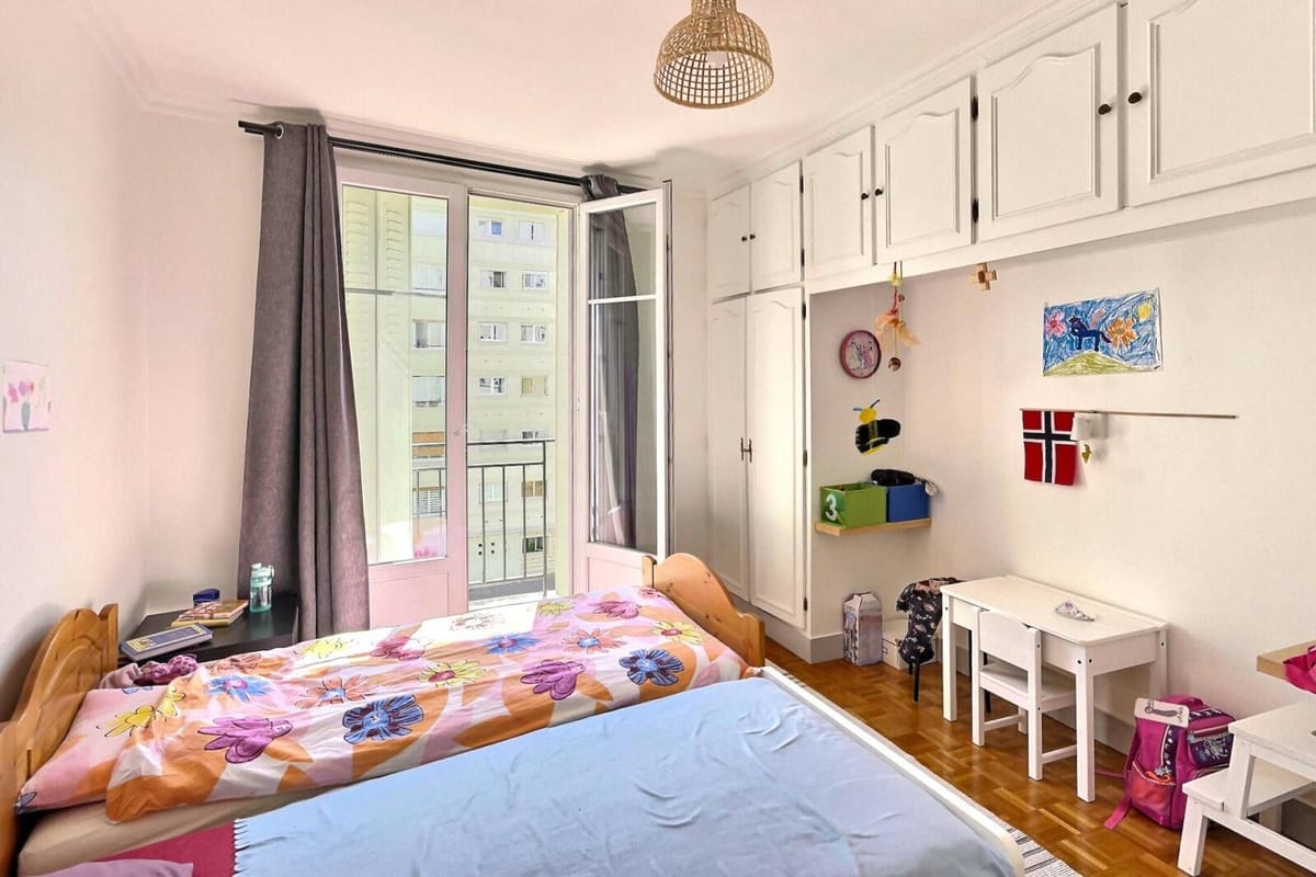 Appartement 74 m² avec balcon — Neuilly — Vue sur Seine